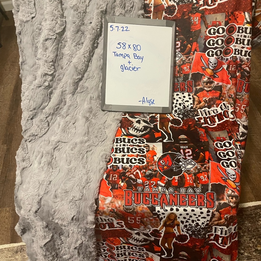 Brand new minky blankets! Sizes are in photos!